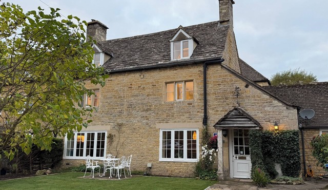 Craigmoor Cottage, enchanting, tranquil & central in Bourton-on-the-Water in Bourton-on-the-Water