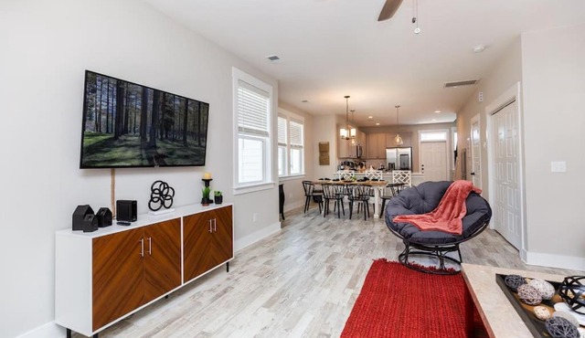 Creekside Bungalow - 4 mi to downtown Charleston in Charleston