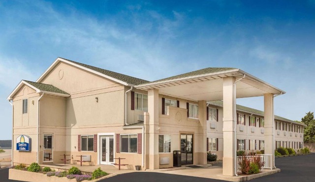 Days Inn by Wyndham Osage Beach Lake of the Ozarks in Osage Beach