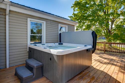 Deck & Hot Tub: Pet-Friendly Seneca Lake Home! in Ovid