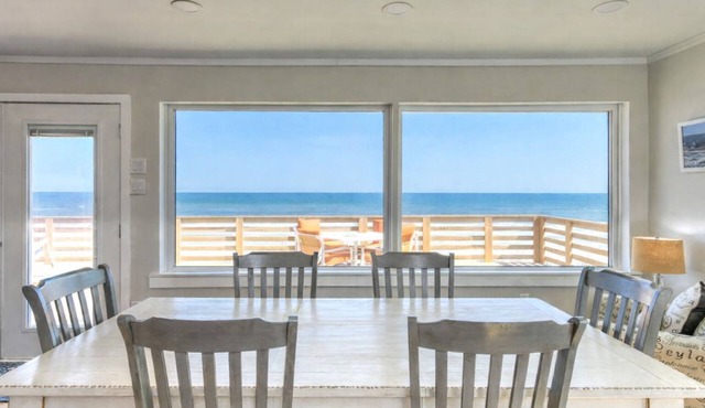 Direct Oceanfront Vilano Beach, Luxury Renovated Home, Sunrise Deck, Sleeps 7 in St. Augustine