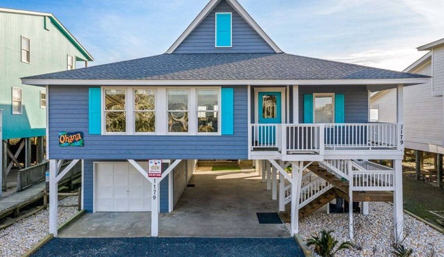 Discover Ohana, a stunning oceanfront 4-bedroom house in Holden Beach. in Holden Beach