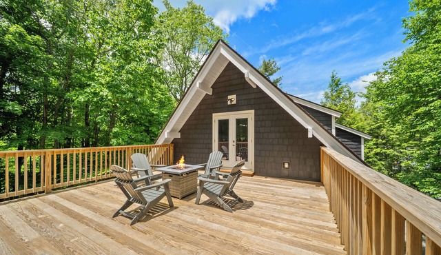 Elevation Escape - Beech Mtn home with game room, outdoor space in Beech Mountain