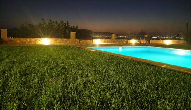 Ellie's StoneHouse in Porto Rafti
