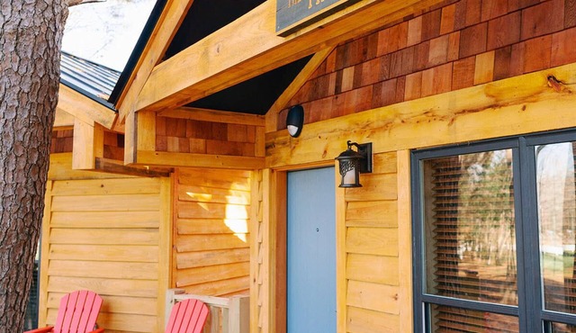 Enchanting Cabin Treehouse Retreat with Fire Pit - Perfect Getaway! in Franklinton