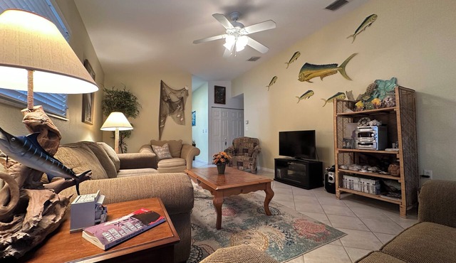 Enjoy a Fun in the Sun getaway 3 Bedroom House, Tiki Hut, Boat Ramp, & Dockage! in Key Largo