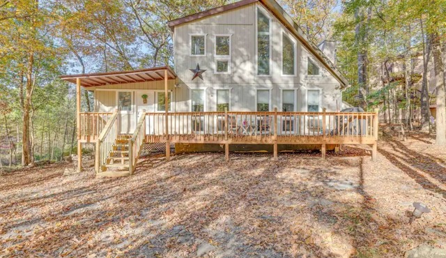 Enjoy the scenic Pocono Mountains at this lovely and unique renovated home! in Bushkill