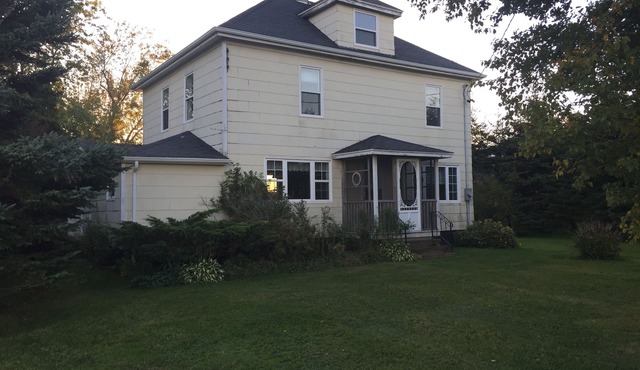 Erica's Farmhouse ~ Lodging By The Lily Pond in Souris