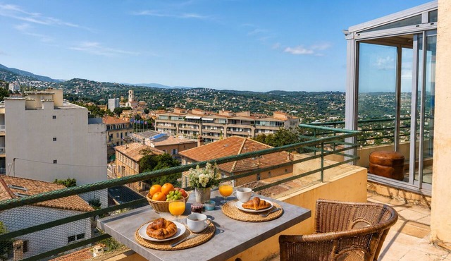 Exceptional apartment with panoramic views, terraces, and private enclosed parking in Grasse