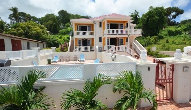 Executive 3 Bedroom 2 Bathroom Vacation Villa Southcoast Maxwell Beach Area in Maxwell