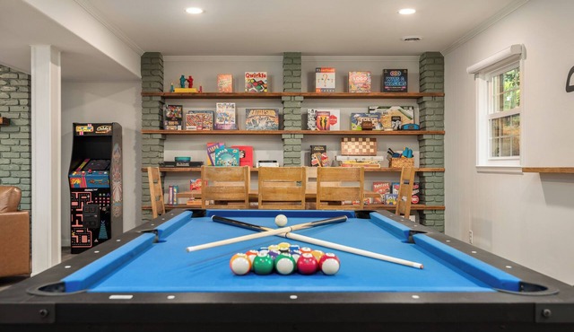 Experience an elevated group getaway in this renovated 3,100 sqft, 5-bdrm 3 bth. Perfect for families, it features a massive 900 sqft game room with a pool ping pong table, wet bar, & much more. Enjoy a luxurious stay with hotel-style amenities. in Raleigh