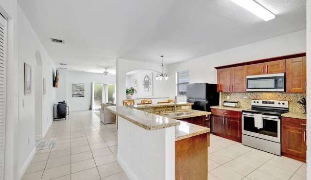 Fabulous 4-bedroom house with AC in sunny Fort Lauderdale in Fort Lauderdale