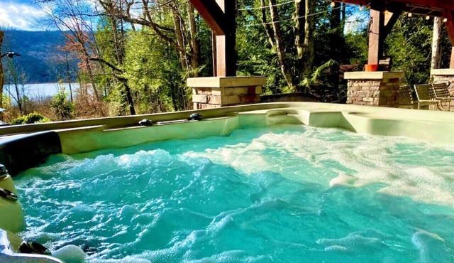 Fall Getaway Camp Sideways Sleeps 6 · 3BR 1BA · Hot Tub Fire Pit Grill Fireplace in Confluence