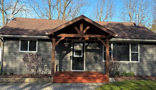 Family Friendly Cottage close to beach and main strip. in Grand Bend