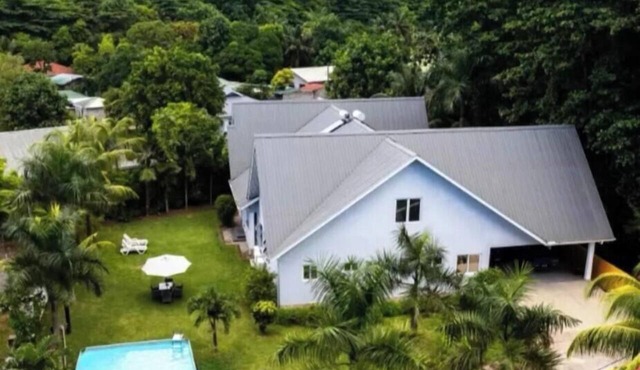 Family friendly house with spacious areas, with absolute tranquility to unwind in Victoria