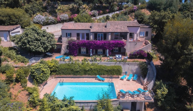 Family villa with pool, A/C, sea view and Golden Islands (10 people) in Rayol-Canadel-Sur-Mer