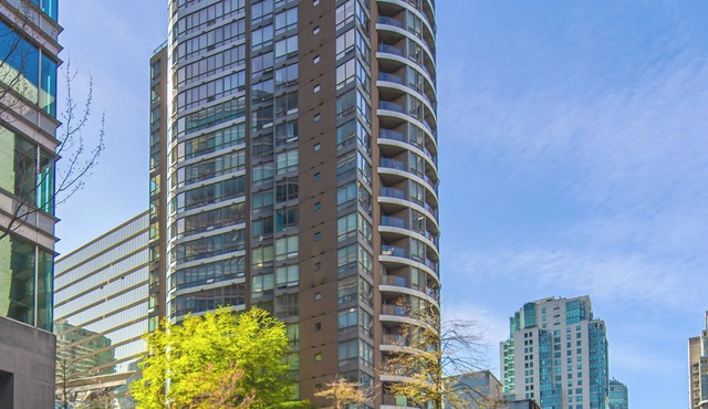 ⚽ FIFA World Cup 2026 | Furnished Coal Harbour Condo | Parking Included in Vancouver