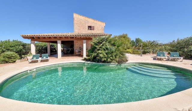 Finca Serral in Es Llombards