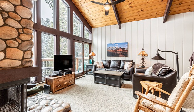 Fireplace, Private Balcony, River/Forest Views! in Breckenridge