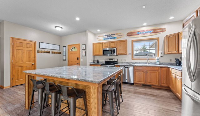 First Class "ARCADE"/18 PERSON/3400 sq ft/10 Bed/Firepit/HUGE kitchen/Fireplace in Wisconsin Dells