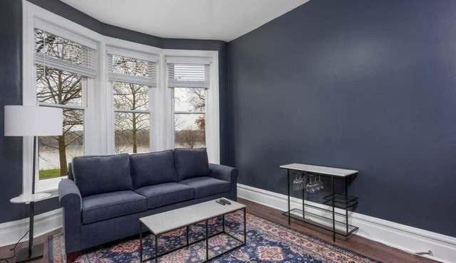 Flats on Front - Riverfront Gem, Fast Wi-Fi, 2F in Harrisburg