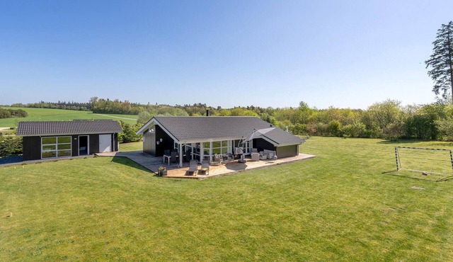 Gorgeous home in Ejstrupholm with WiFi in Ejstrupholm