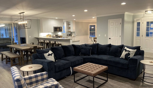 Gorgeous home in Harbor Springs with Hot tub! in Harbor Springs