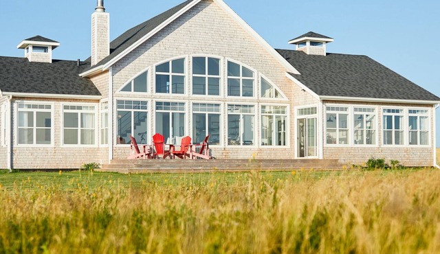 Gorgeous oceanfront beach house w/two master suites, walk to beach, AC, Firepit in Seaview