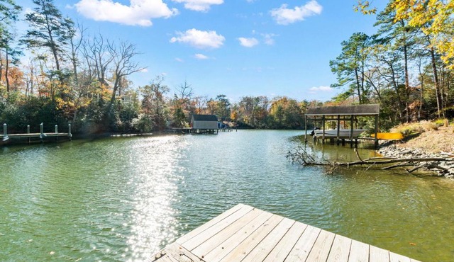 Gorgeous Riverfront Getaway with Private Dock! in Weems