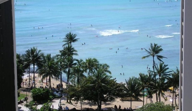 Great Ocean View/500 Ft to Waikiki Beach. Affordable one bedroom condo w/kitchen in Honolulu