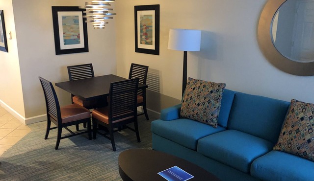 Harborside Resort, Atlantis, 2 bdrm lockoff Villa, sleeps 8, wristbands included in Paradise Island