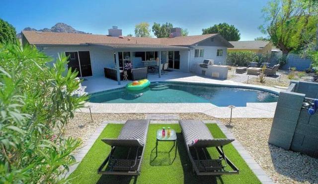Heated Pool/Fire Lounge/TVpatio Oasis in Uptown! in Phoenix