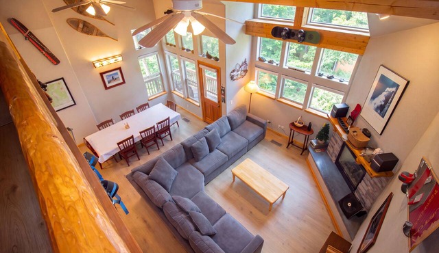 Hideaway Down Canyon #110, End Unit close to June Mtn in June Lake