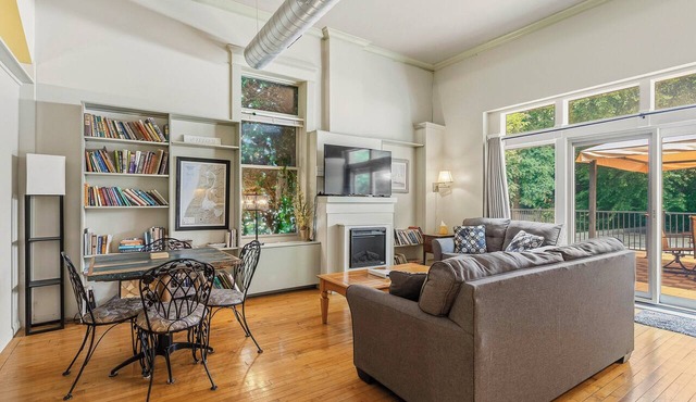 Historic Saugatuck Loft | Prime Location in Saugatuck