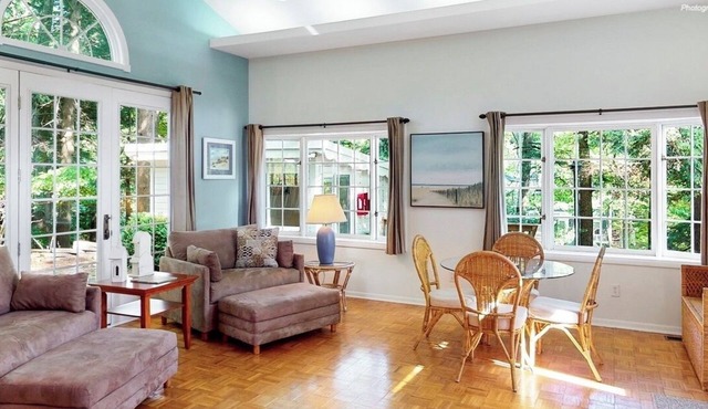 Holiday Hill Resort "The Captain's Cottage" Unit 720 in Saugatuck