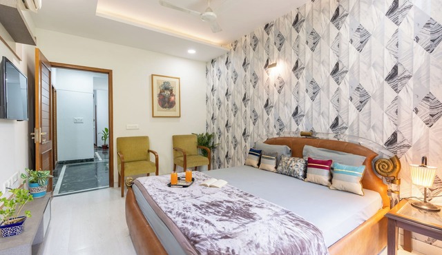 Homlee-3bhk Green Luxury in SDEL in New Delhi