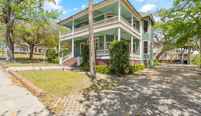 Huge Historical Mansion for Groups Downtown Pensacola 1 Block from Palafox St in Pensacola