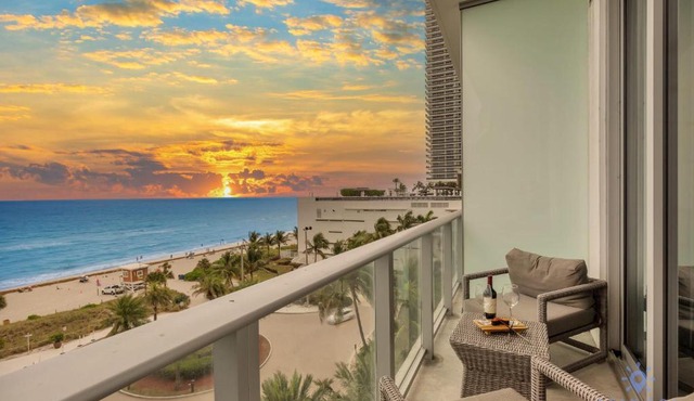 HYDE BEACH RESORT by Stay Sol in Hollywood