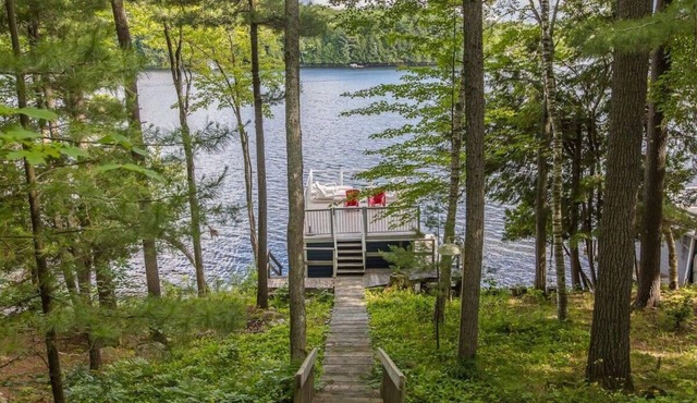 Indian River Respite Lake Rosseau 3 Bedroom cottage in Port Carling in Port Carling