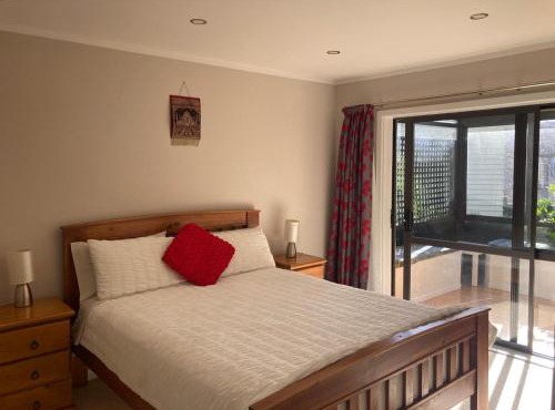 Joe & Mary's Comfy homestay room in Auckland