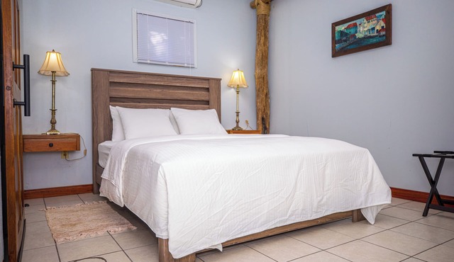 Lagoonfront 1BR Oasis Unit A – Gated, Private, 10 Min from Belize Airport & City in Belize City