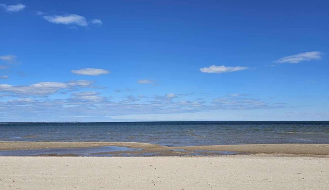 Lakefront Cottage on Saginaw Bay w/ Private Beach in Au Gres