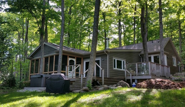 Lakefront Spectacle In Beaver Valley/Lake Eugenia in Flesherton