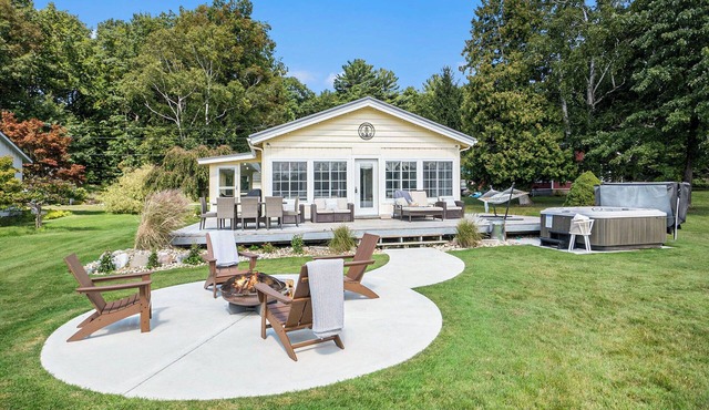 Lakefront, Year-Round Stony Lake Hideaway in Shelby