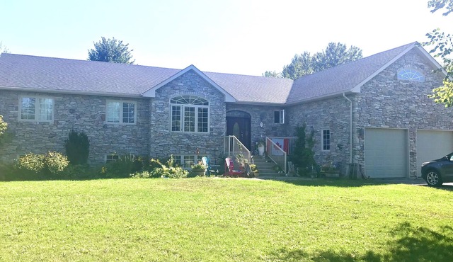 Large, bright basement apartment close to ski hills, beaches and trails in Nottawa