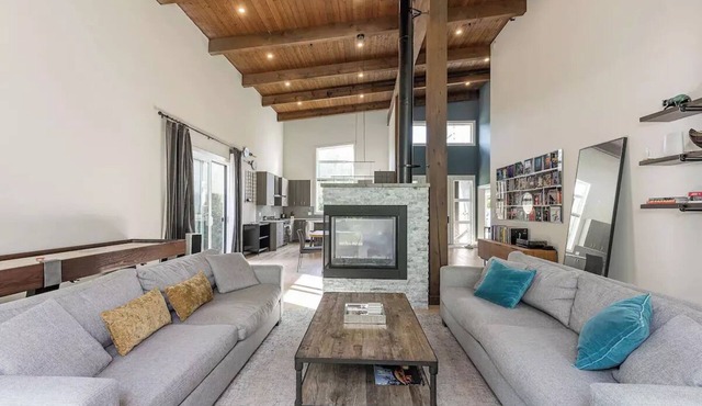 Large Modern Home in Squamish in Squamish
