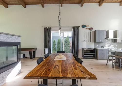 Large Modern Home in Squamish in Squamish