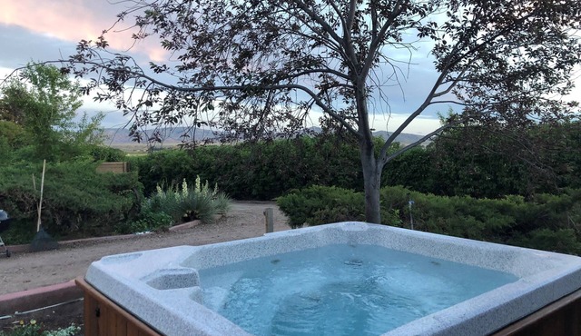 Large, Private & Charming retreat is ultimate upscale stay near Cody, Y.S. Park in Ralston