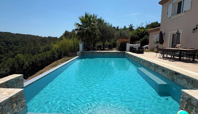 Large villa with a large pool and a gym in Grasse