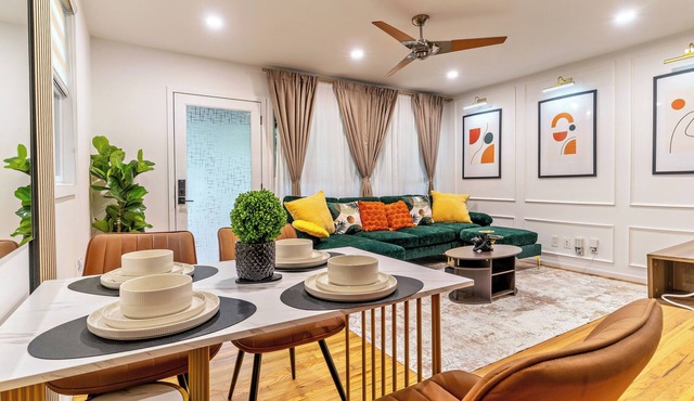 Limited time Deal! Cozy Luxe Escape Modern 2BR, sleeps 4,Couples, Business & Pet in Raleigh